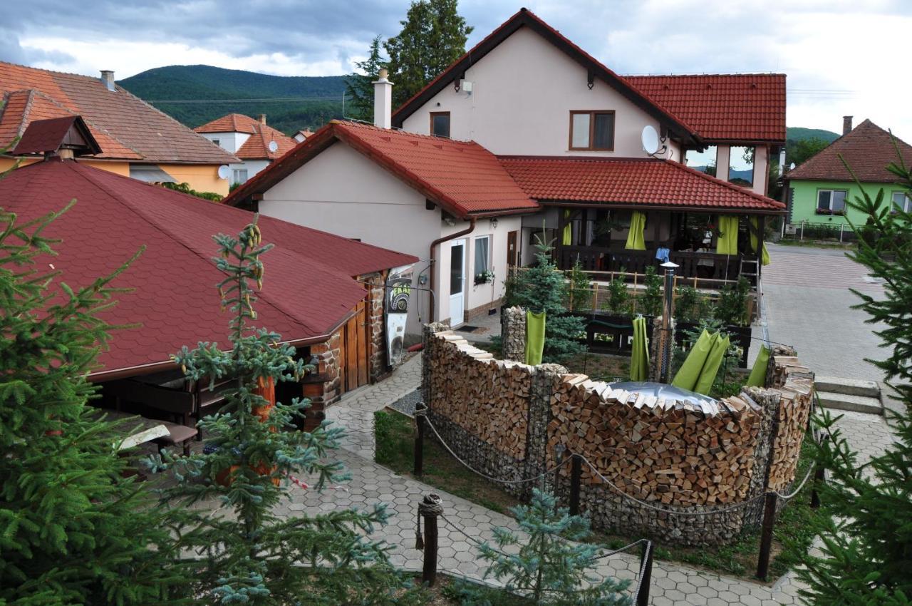 Andras Penzion Krásnohorské Podhradie Exterior photo